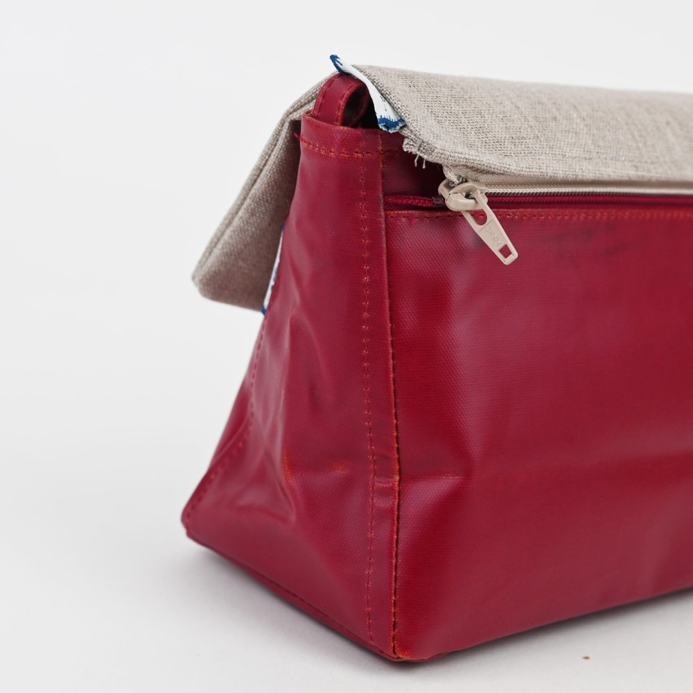 Base of shoulder bag burgundy