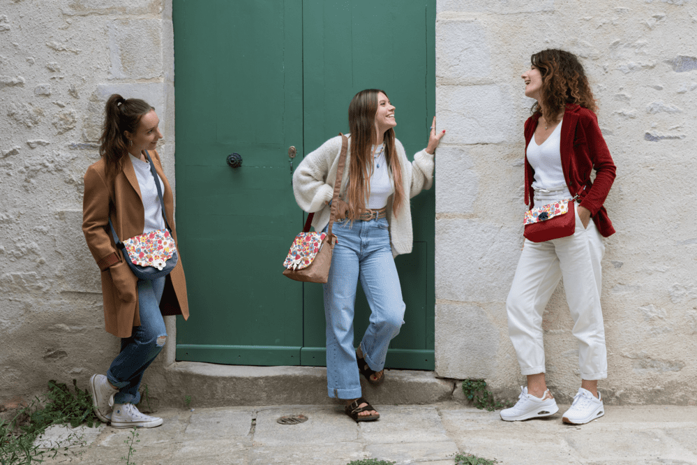 Flap of small shoulder bag tutti fleuri