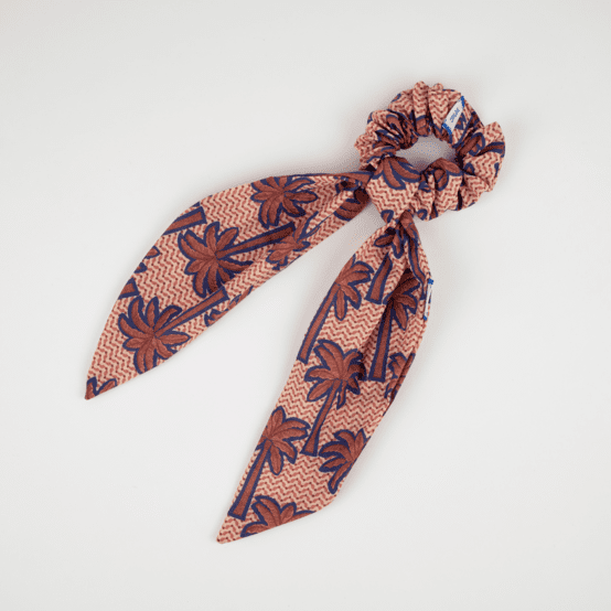 Short tail scrunchie palmeraie