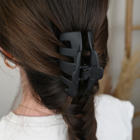 Large Rounded Hair Clip matte black