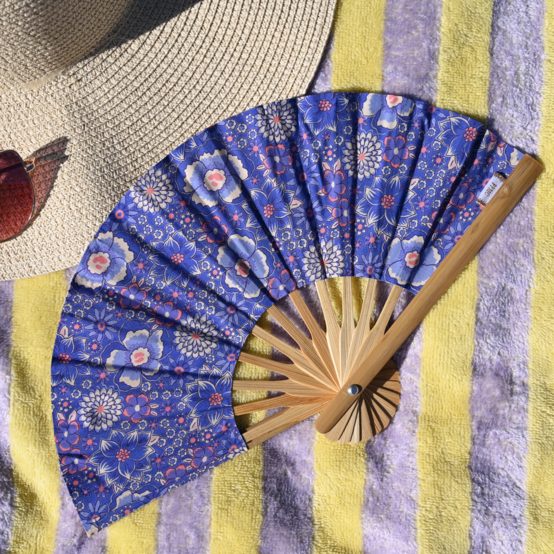Hand-held fan lavandula