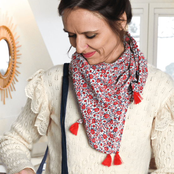 Pom pom scarf rouge corolle