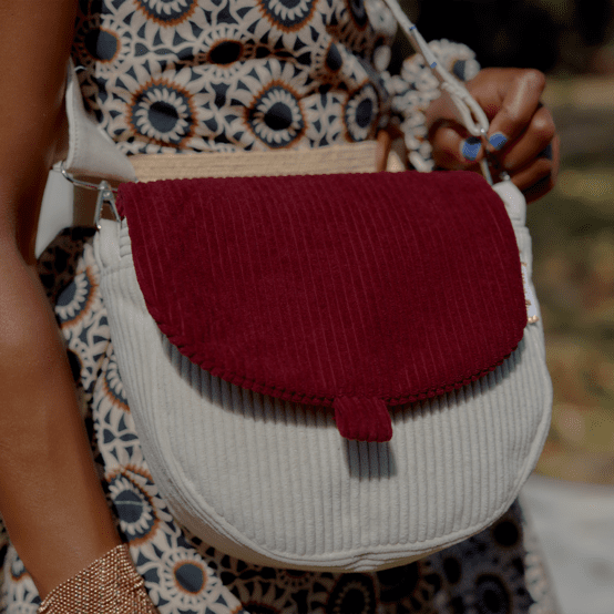 Flap of small shoulder bag burgundy large corduroy