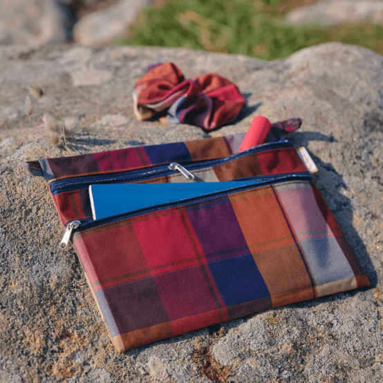 Aloïs flat pouch ruby lurex tartan