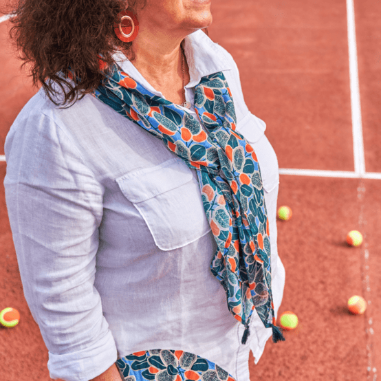 Pom pom scarf kumquat party