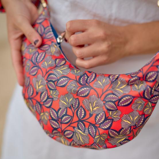 Half-moon bag calypso