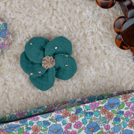 Mini Flower petal hair slide gaze pois or eucalyptus