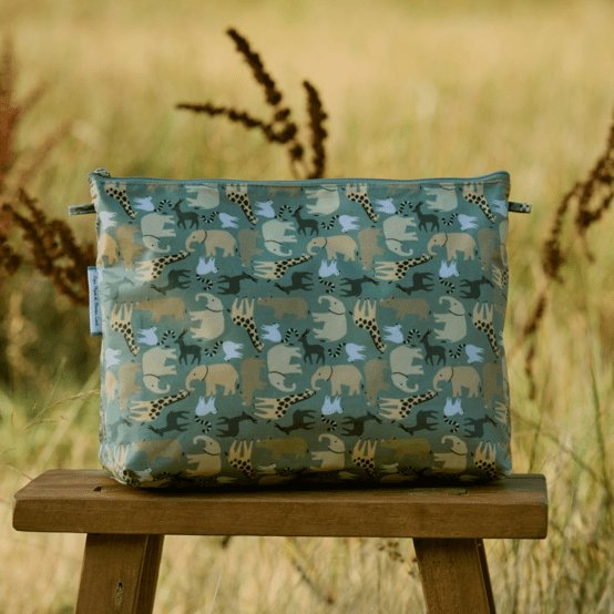 Cosmetic bag with flap safari kaki