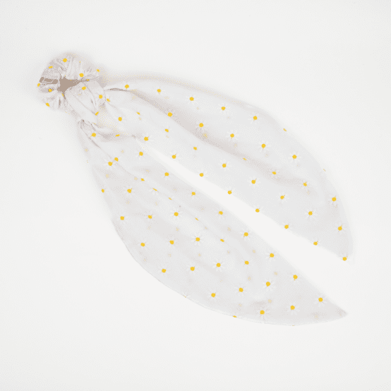 Long tail scrunchie white daisies