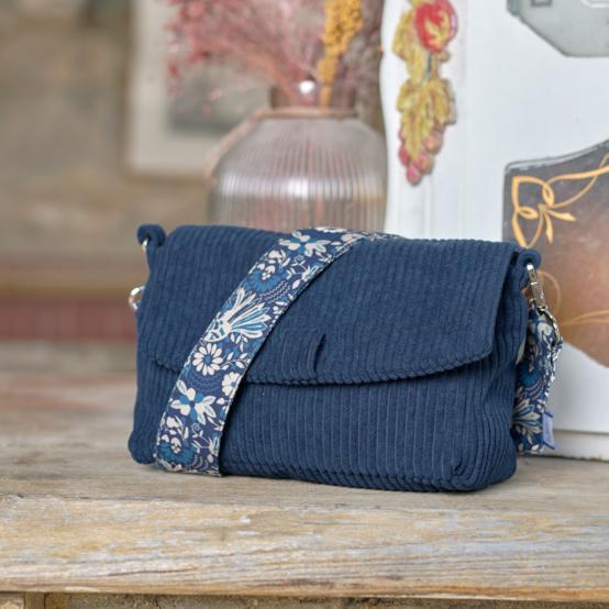 Flap of shoulder bag large navy orduroy 