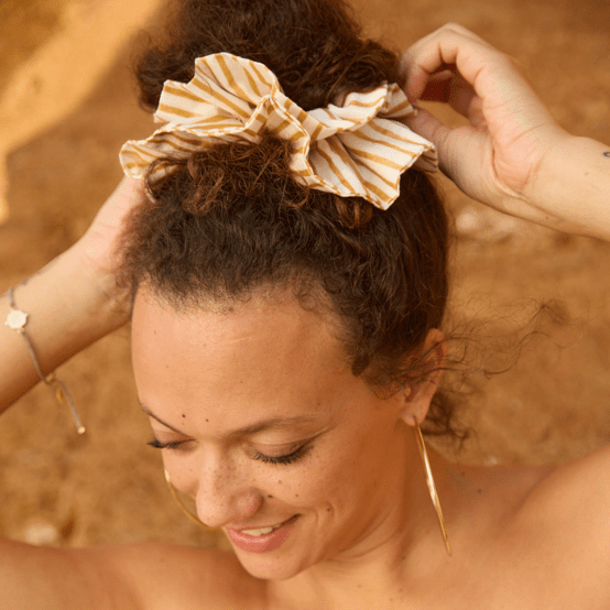 Double XL Scrunchie rayé or blanc
