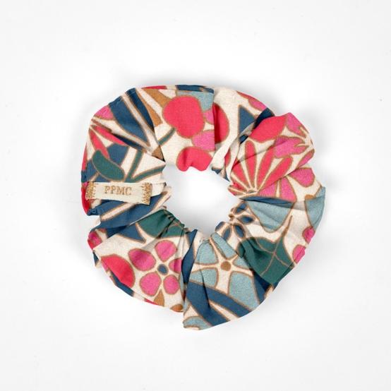 Small scrunchie cerise en fleur