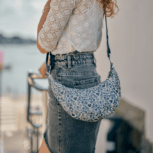 Half-moon bag scandinavia bleu