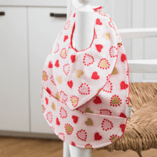 Coated fabric bib petits coeurs