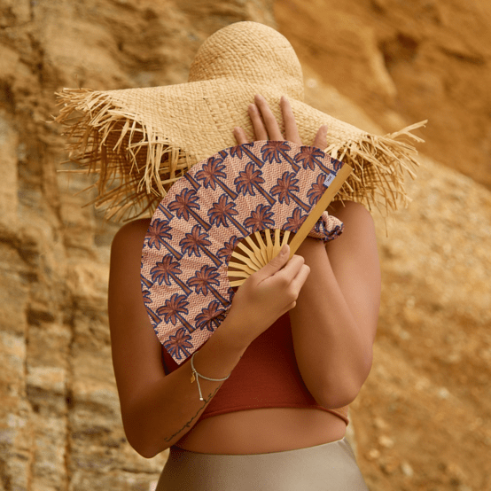 Hand-held fan palmeraie