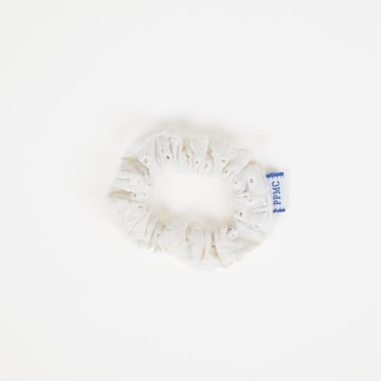 Mini Scrunchie starry white english embroidery 
