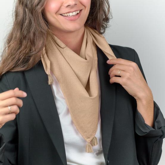 Small pom pom scarf gaze pailletée camel