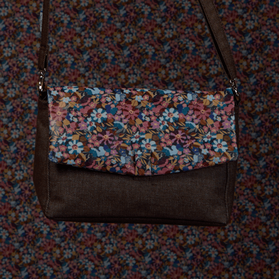 Flap of shoulder bag bloom 70