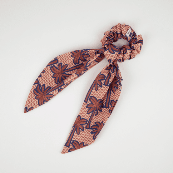 Short tail scrunchie palmeraie