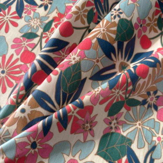 Coated fabric cerise en fleur