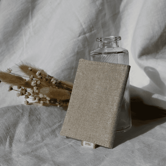 Card holder golden linen