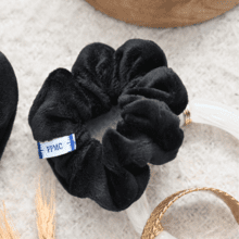 Small scrunchie black velvet