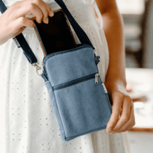 Quilted phone pocket velours côtelé bleu azur
