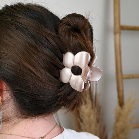 Large Flower Hair Clip glossy beige