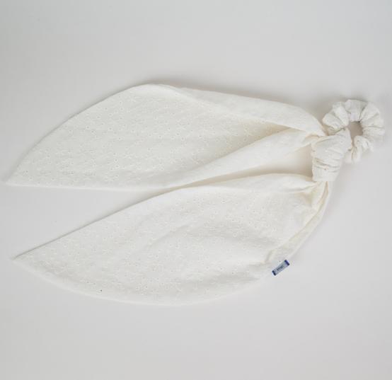 Long tail scrunchie starry white english embroidery 