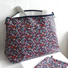Cosmetic bag with flap romance fleurie