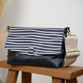 Flap of shoulder bag striped  ivory navy