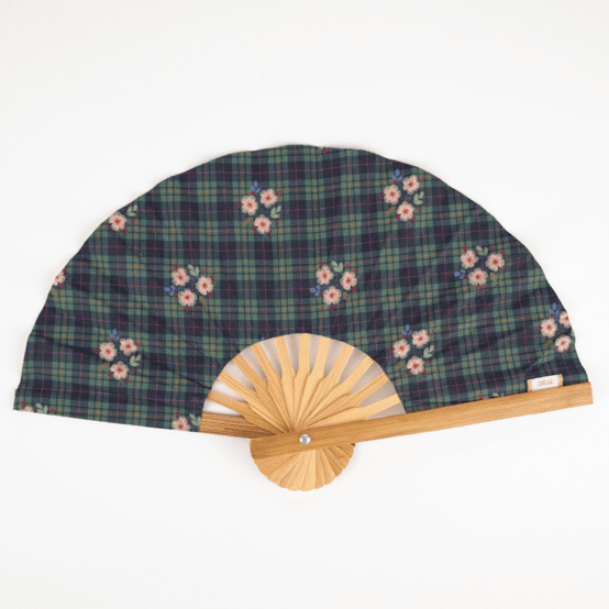 Hand-held fan tartan fleuri