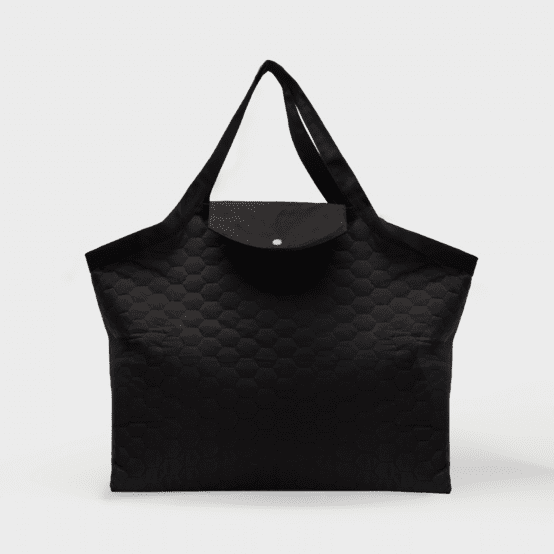 Tote bag with a zip black hexagonal quilt