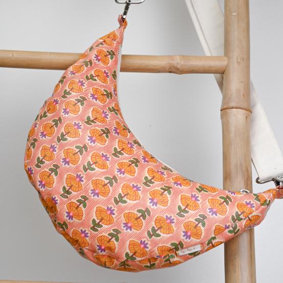 Half-moon bag shanti