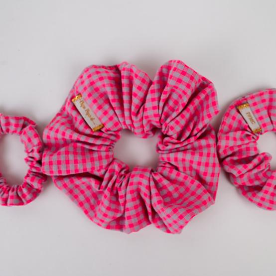 Scrunchie neon pink gingham