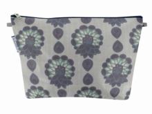 Cosmetic bag with flap lotus vert