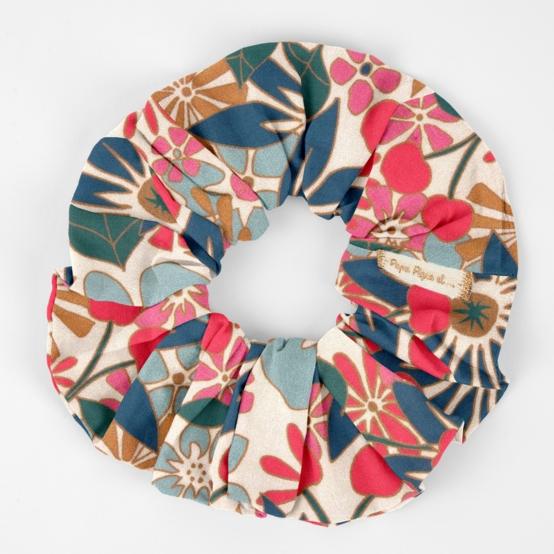 Scrunchie cerise en fleur