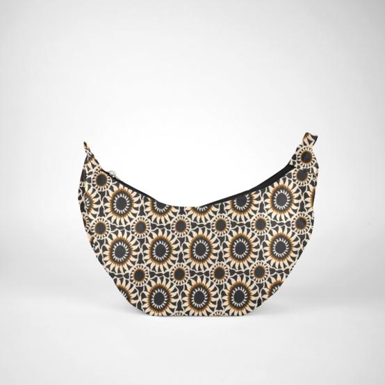 Half-moon bag attrape soleil