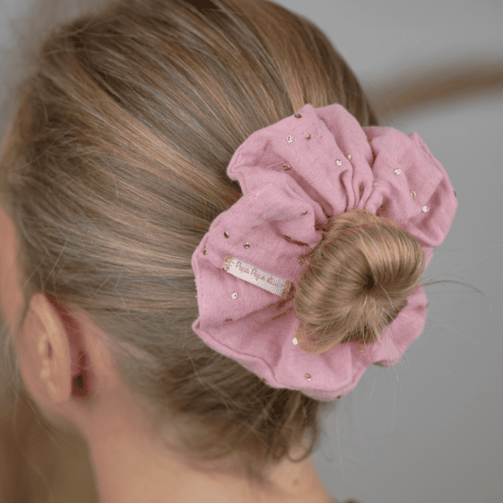 Scrunchie gaze pois or rose thé
