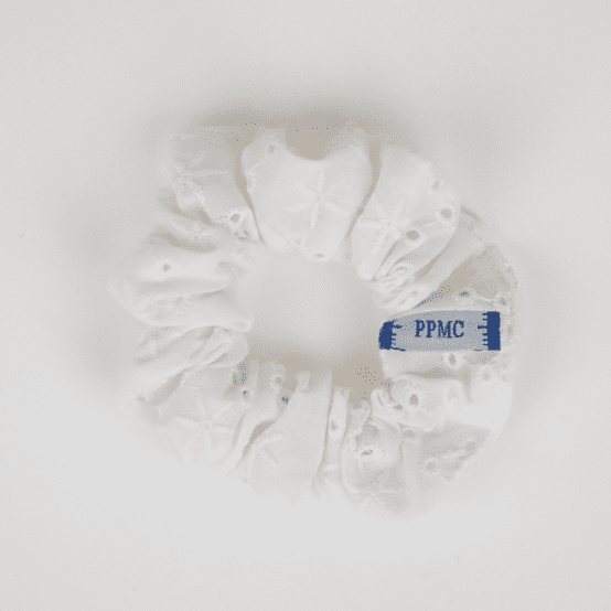 Small scrunchie starry white english embroidery 