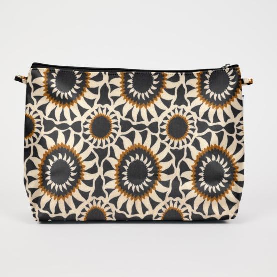 Cosmetic bag with flap attrape soleil