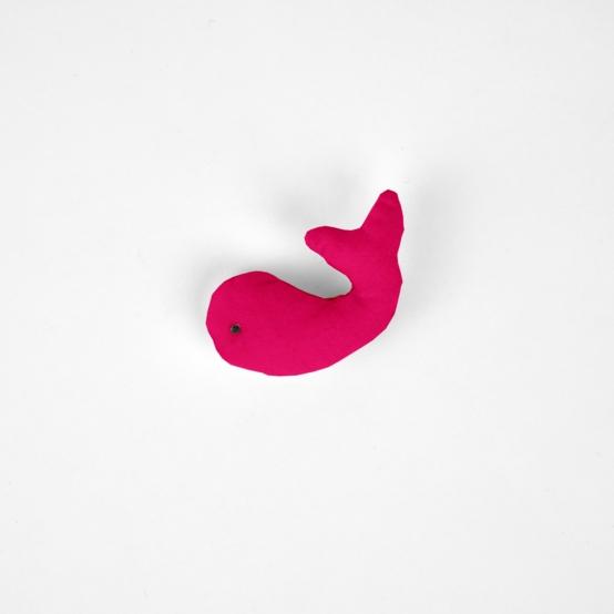Whale clip fuschia