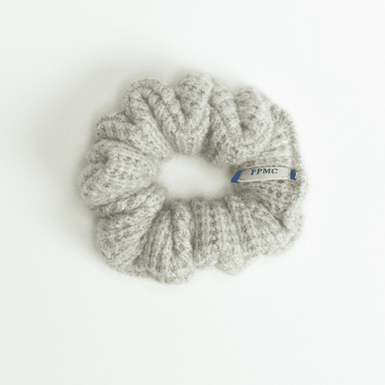 Small scrunchie pearl ribbed knit