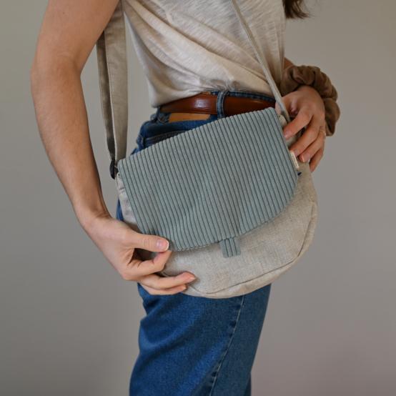 Flap of small shoulder bag lichen corduroy
