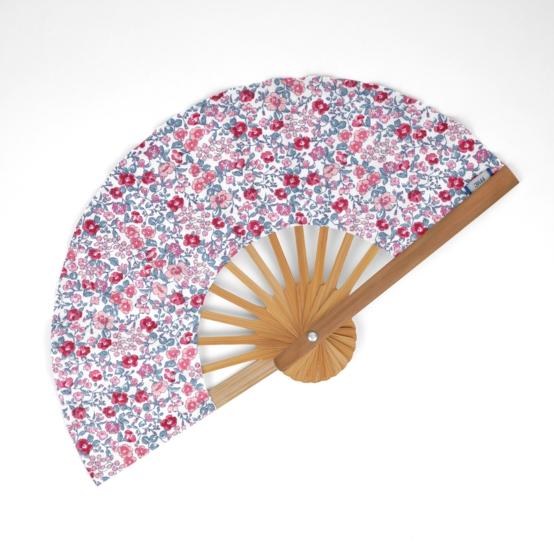 Hand-held fan rose grenadine