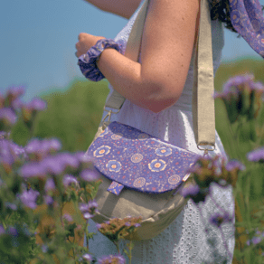 Flap of small shoulder bag lavandula