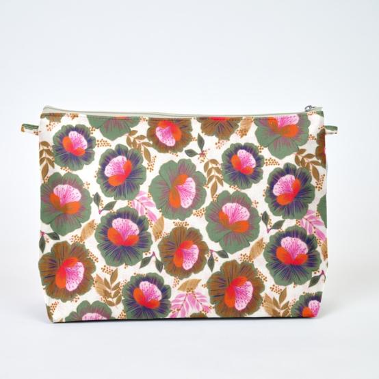 Cosmetic bag with flap fleur de thé