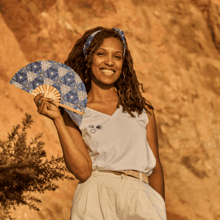 Hand-held fan ethnique