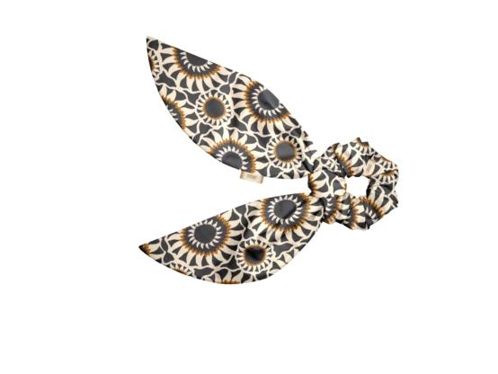 Short tail scrunchie attrape soleil