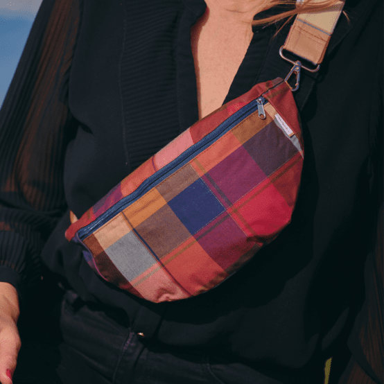 Small banana bag ruby lurex tartan